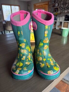 Bogs Kids Sloth Print Waterproof Rain/snow Boots - Green & Pink